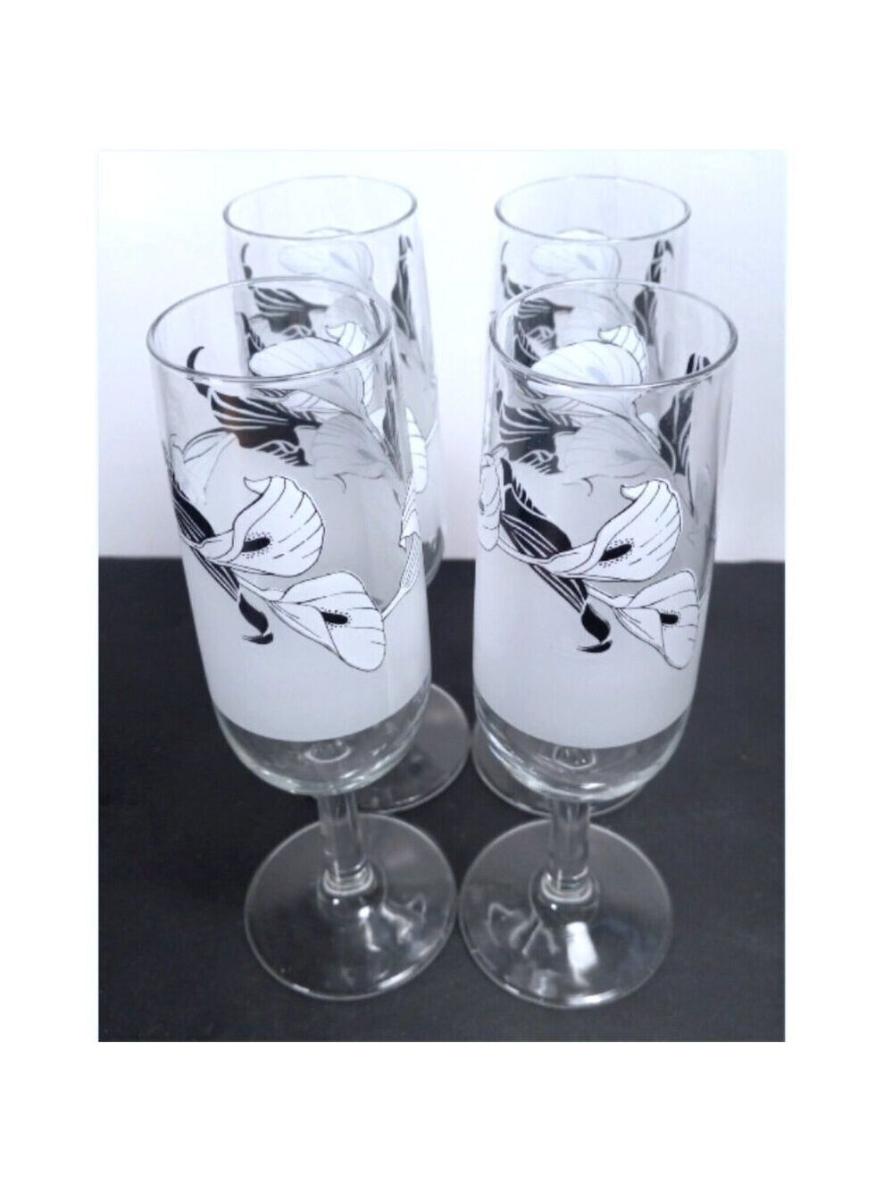 Cerve Italy Champagne Flutes Set of 4 – Frosted Lilies – 1980s Art Deco Glasswar